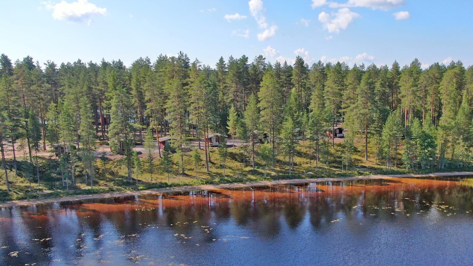 Kolmikannan leirintäalue kauniissa järvimaisemassa